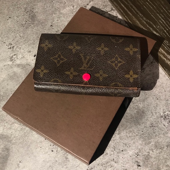 Louis Vuitton Handbags - Vintage Louis Vuitton Monnaie Bifold Wallet💕